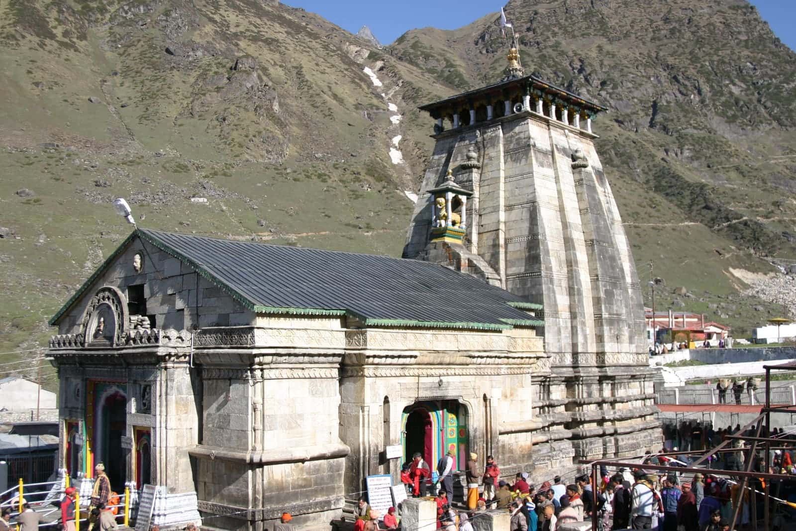 Kedarnath Temple standing against the snow-capped Himalayan peaks in Uttarakhand