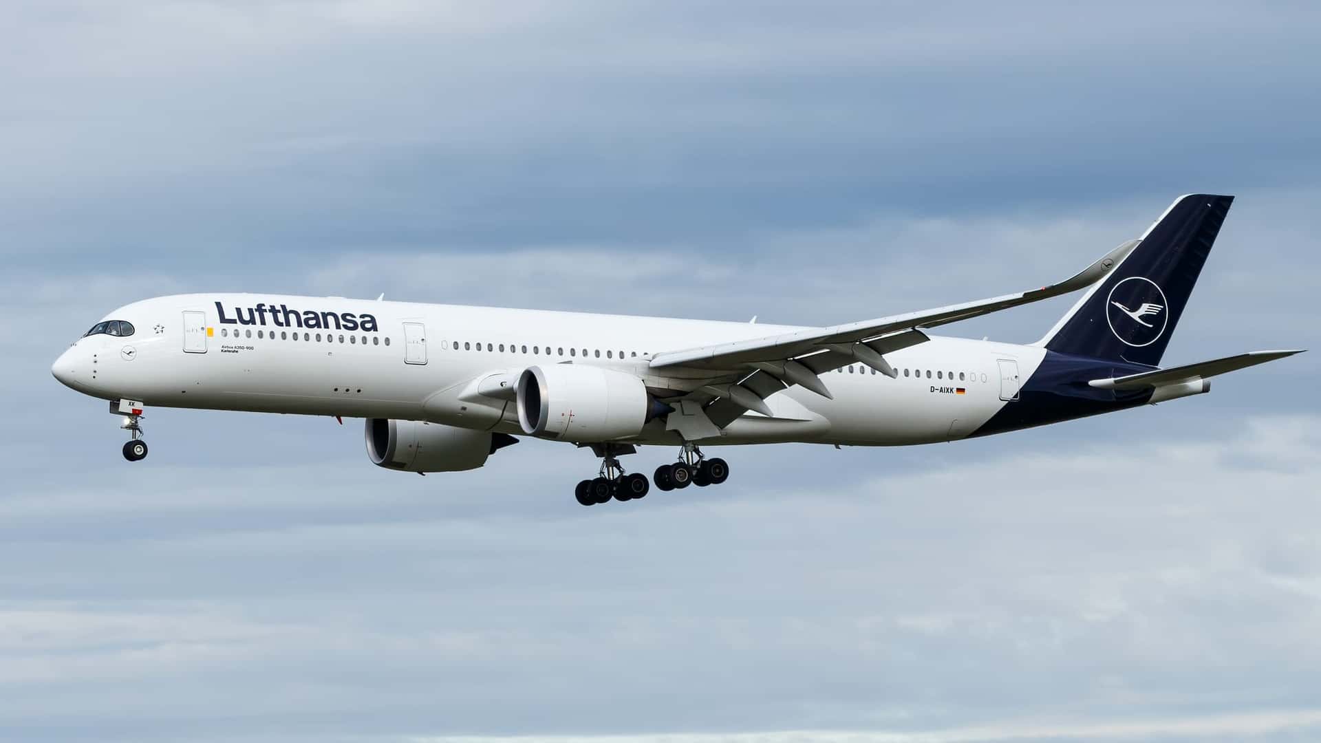 Lufthansa Airbus A350-900, the aircraft type used on several of Lufthansa's Indian routes including nonstop Bengaluru–Munich