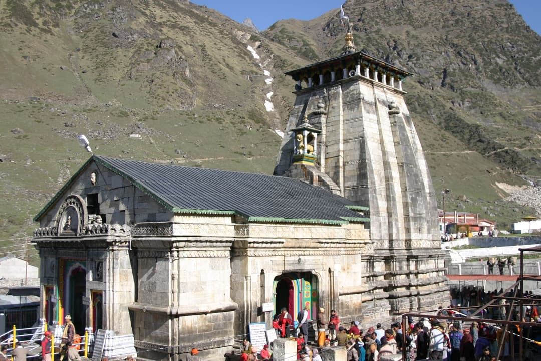 Kedarnath Temple standing against the snow-capped Himalayan peaks in Uttarakhand