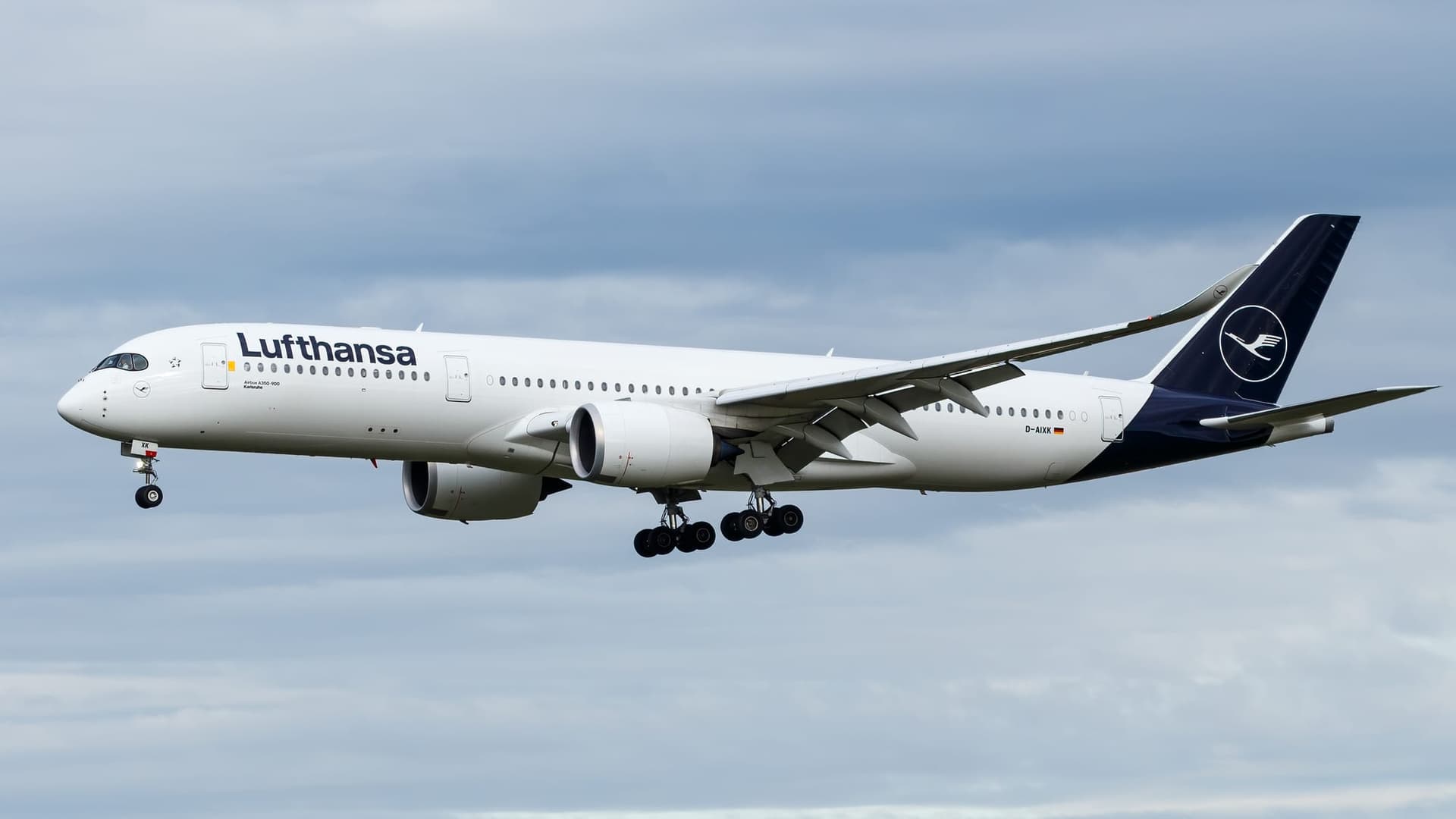 Lufthansa Airbus A350-900, the aircraft type used on several of Lufthansa's Indian routes including nonstop Bengaluru–Munich